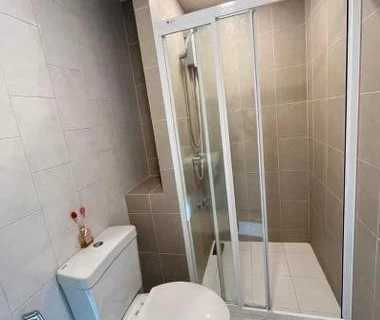 Kave Town Shift room for rent, 2nd floor. Great location, convenient transportation, fully furnished. Book now!