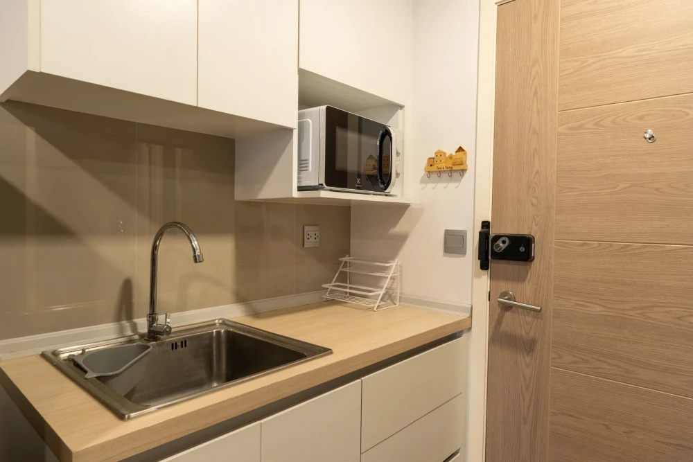 Kave Town Shift condo for rent. Nice room, fully furnished, great location, pool view. Book now!