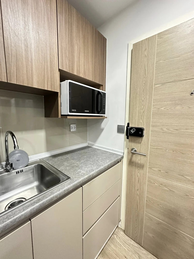 For rent: KAVE TOWN SPACE, 1st floor, partitioned room, fully furnished. Book now!