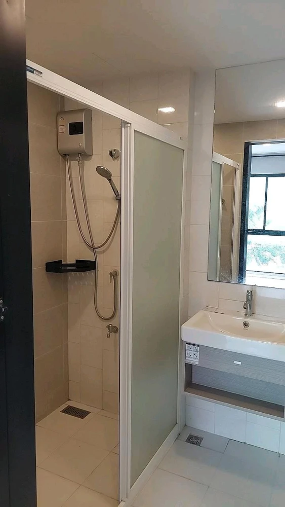 For rent: Kave Town Space, 3rd floor, corner unit, fully furnished, very comfortable. Book now, don't miss out!