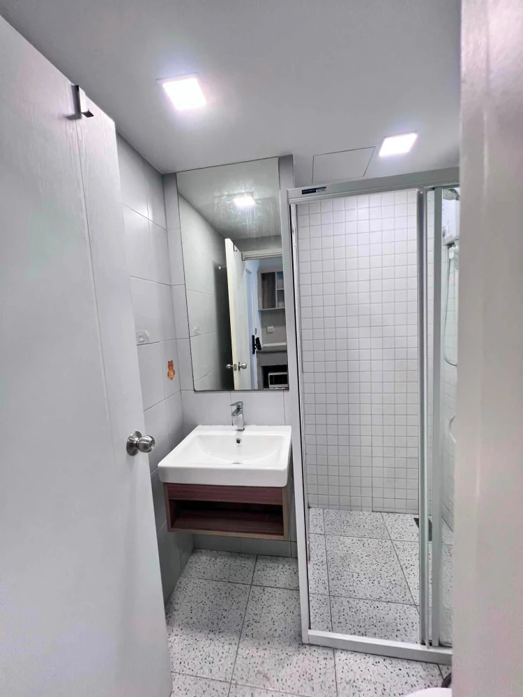 Kave TU condo for rent, 6th floor, pool view, fully furnished. Book now!
