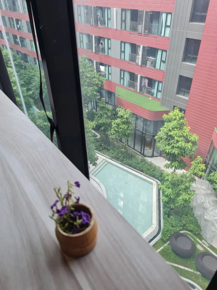 For rent Kave TU 6th floor, beautiful swimming pool view, quiet and not hot, with quality mattress, hurry and reserve now.