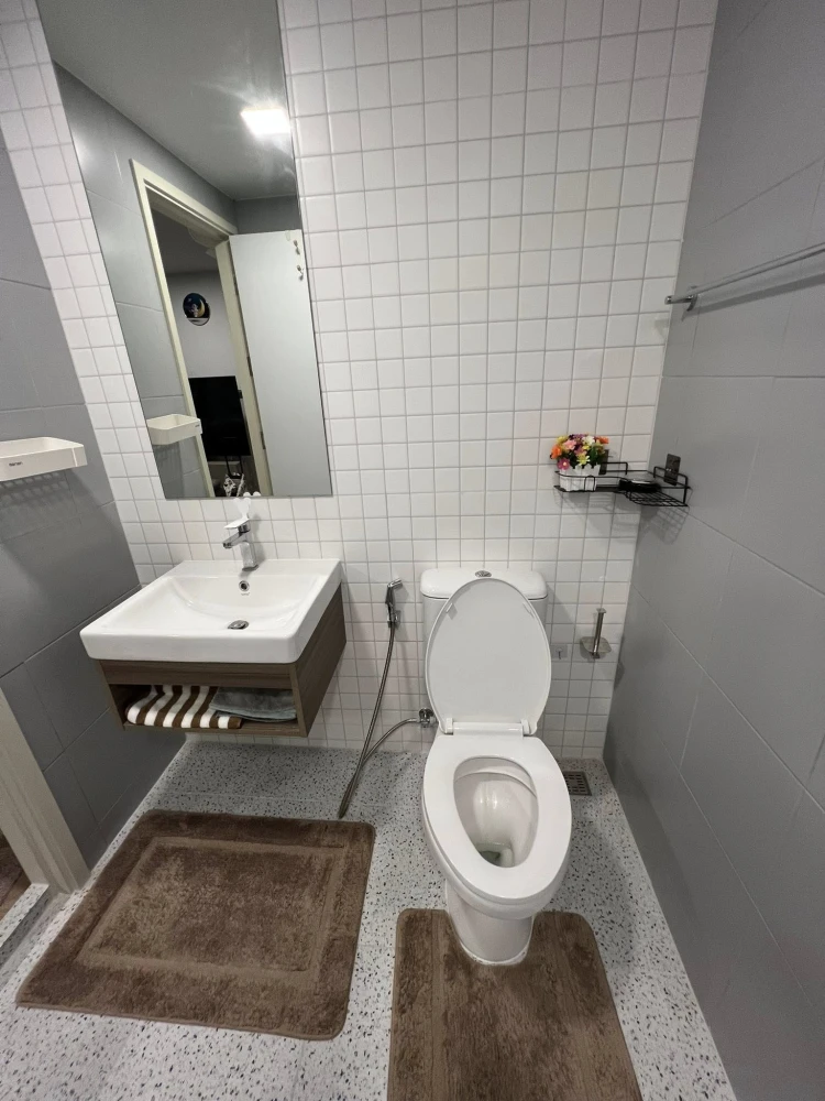 Kave TU condo for rent, 7th floor, pool view, fully furnished. Book now!