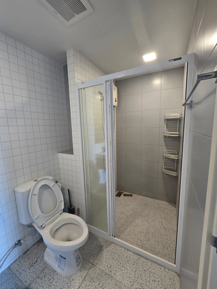 For rent: Kave TU, 8th floor, pool view, fully furnished, nice to live in. If interested, hurry and reserve before it's gone.