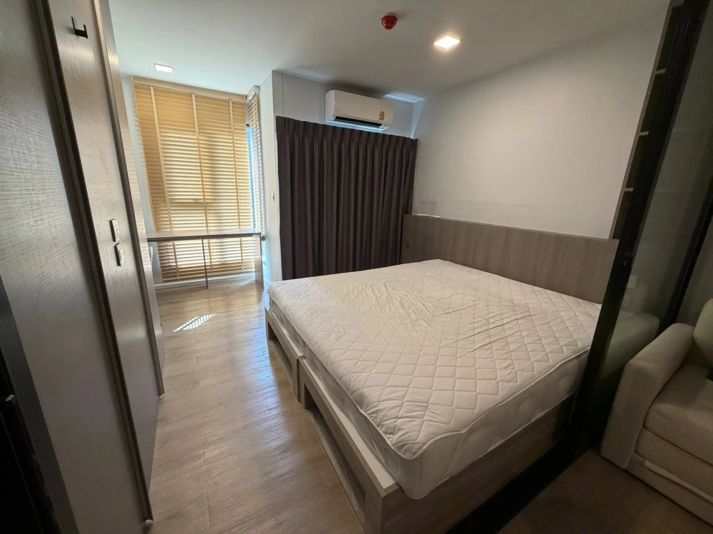 Kave TU apartment for rent, 6th floor. Features a high-quality built-in headboard and complete furnishings. Just bring your suitcase and move in!