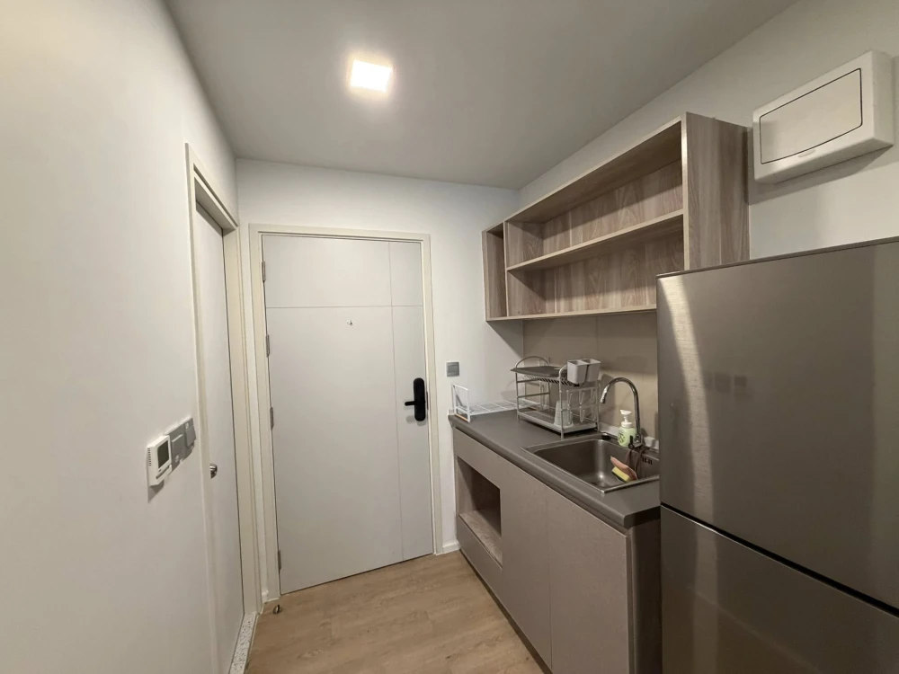 Kave TU apartment for rent, 6th floor. Features a high-quality built-in headboard and complete furnishings. Just bring your suitcase and move in!