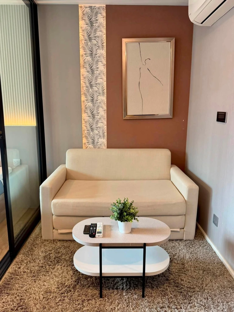 Kave TU condo for rent. Nice, fully furnished room in a great location with a pool view. Just bring your bags and move in!