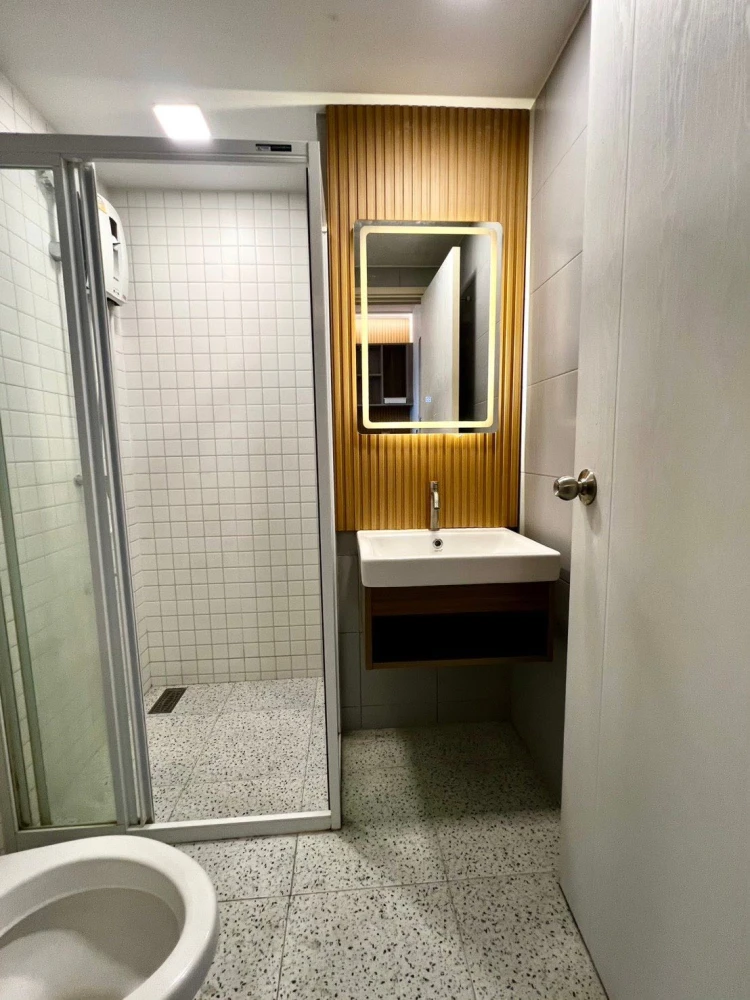 Kave TU condo for rent. Nice room with built-in furniture and a beautiful, unblocked view. Book now!