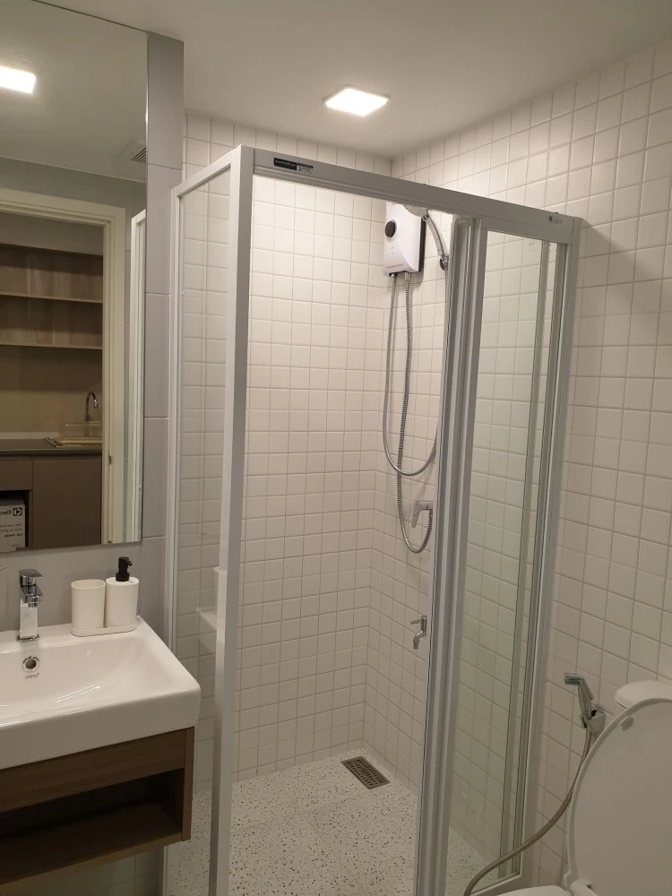 Kave TU condo for rent. Beautifully decorated in a minimalist style with full furnishings. Just bring your suitcase and move in!
