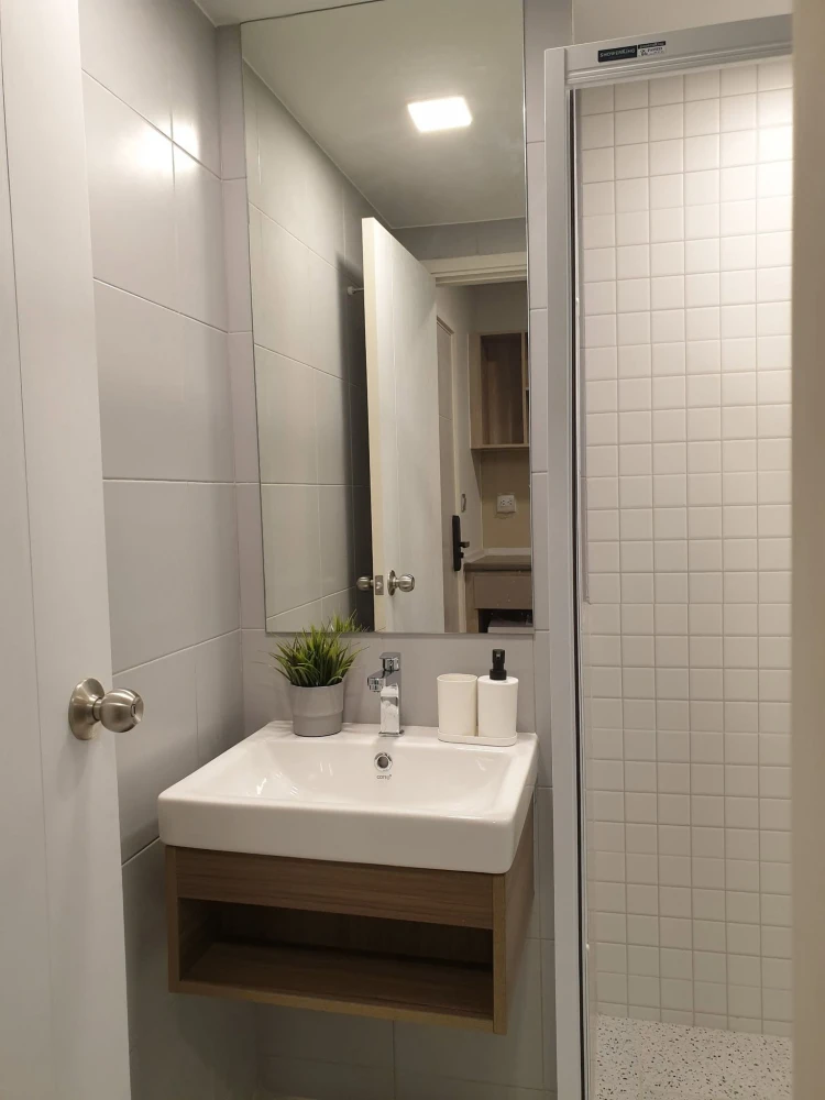 Kave TU condo for rent. Beautifully decorated in a minimalist style with full furnishings. Just bring your suitcase and move in!