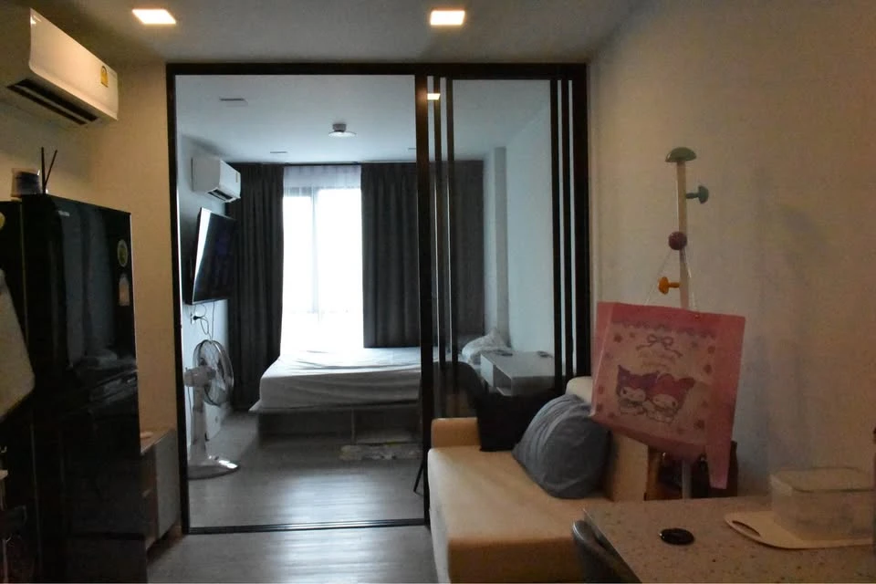 For rent: Kave TU, Building A, 7th floor, room facing Thammasat University, fully furnished, hurry and reserve now.