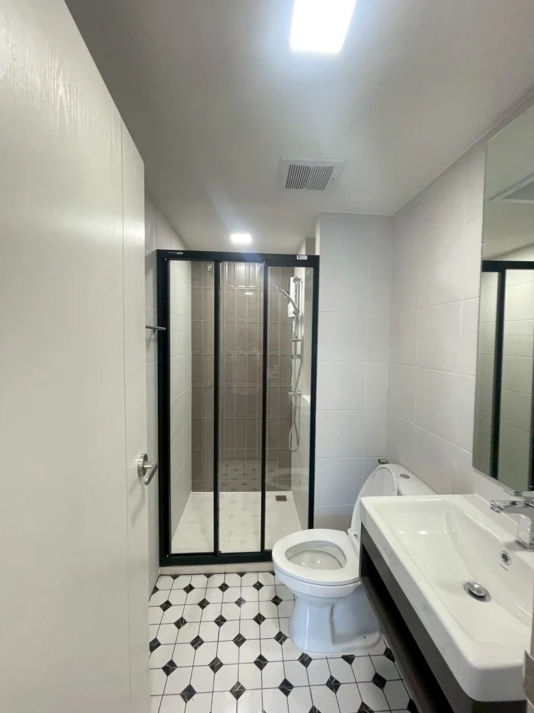 Kave Wonderland for rent, 3rd floor, corner unit with exterior view. Book now, don't miss out!
