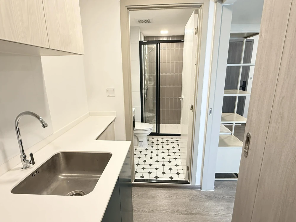 Kave Wonderland condo for rent, 6th floor, corner unit, exterior view, fully furnished. Book now! Limited time offer!