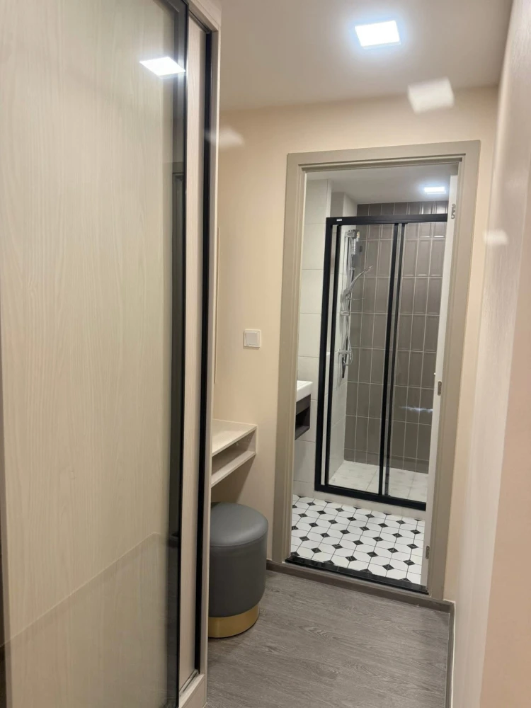 Kave Wonderland condo for rent. Beautiful pool view room, fully furnished. Book now!