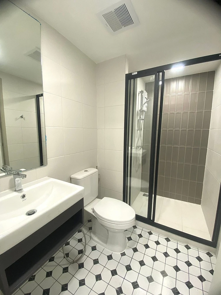 Kave Wonderland condo for rent, 8th floor. Beautifully decorated with a consistent color scheme and fully furnished. Book now!