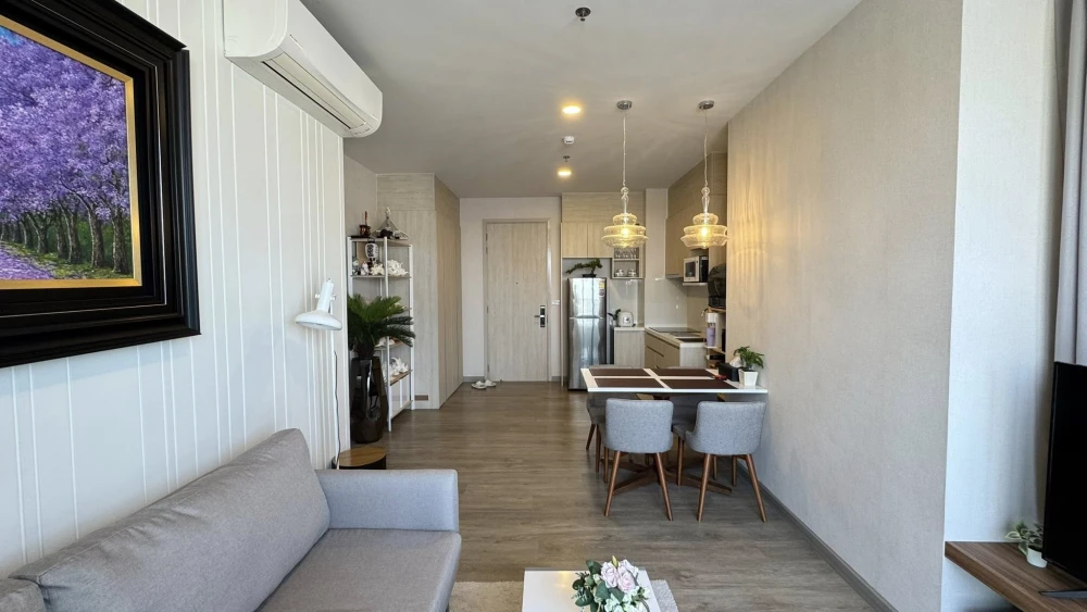 For rent: KEEN Centre Sriracha, ready-to-move-in unit, high floor, sea view, spacious and comfortable. Book now!