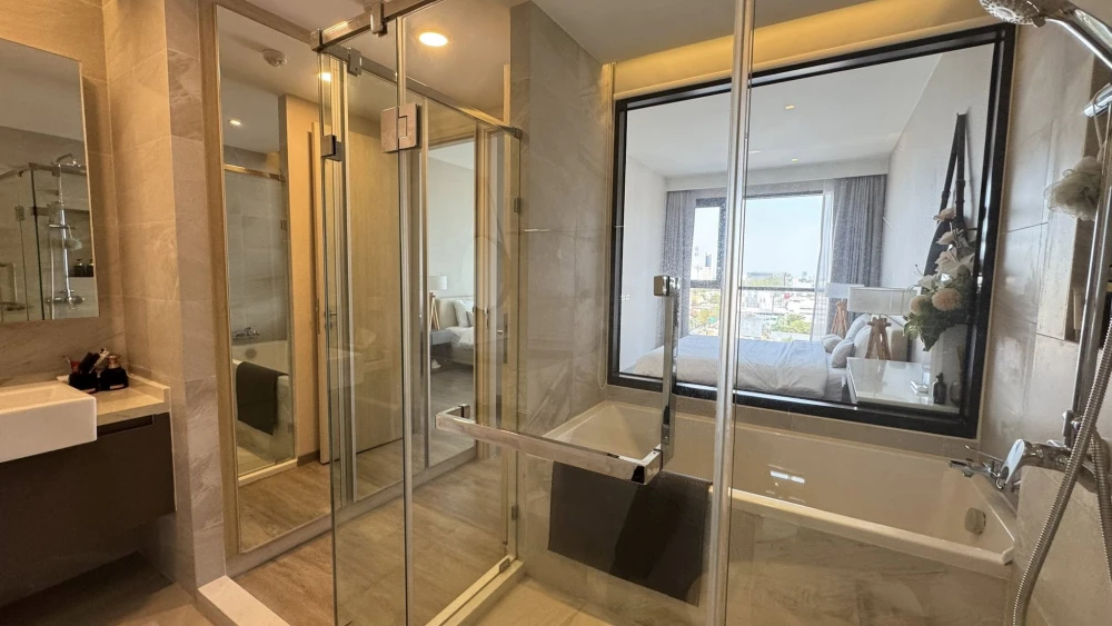 For rent: KEEN Centre Sriracha, ready-to-move-in unit, high floor, sea view, spacious and comfortable. Book now!