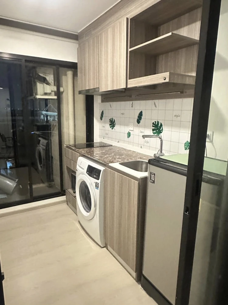 For rent: Kensington Phaholyothin 63, 1 bedroom, 1 bathroom. High-quality built-in wall cabinets and fully furnished. Just bring your bags and move in