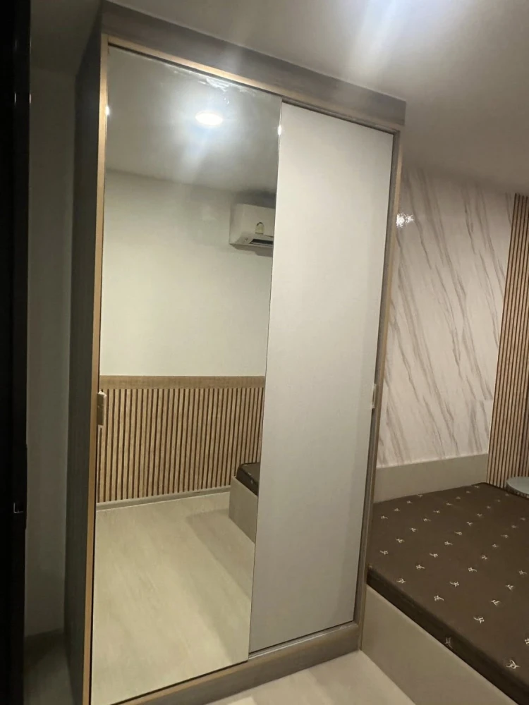 For rent: Kensington Phaholyothin 63, 1 bedroom, 1 bathroom. High-quality built-in wall cabinets and fully furnished. Just bring your bags and move in