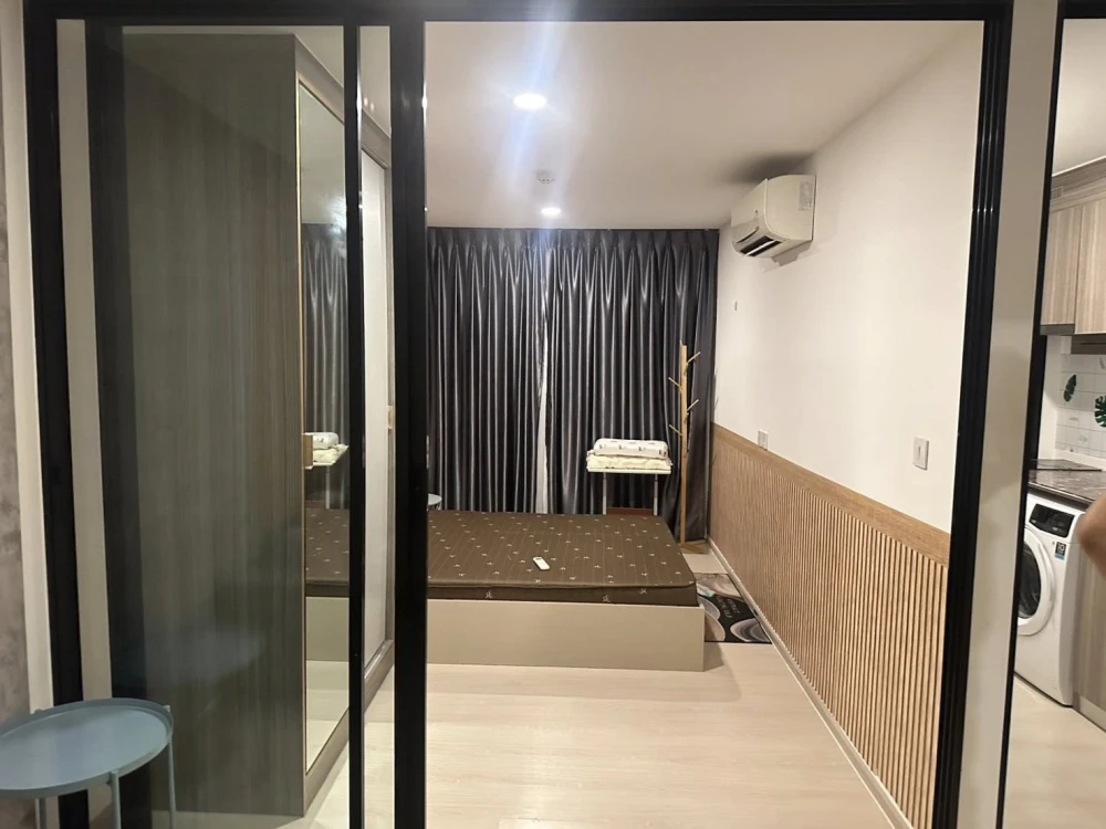 For rent: Kensington Phaholyothin 63, 1 bedroom, 1 bathroom. High-quality built-in wall cabinets and fully furnished. Just bring your bags and move in
