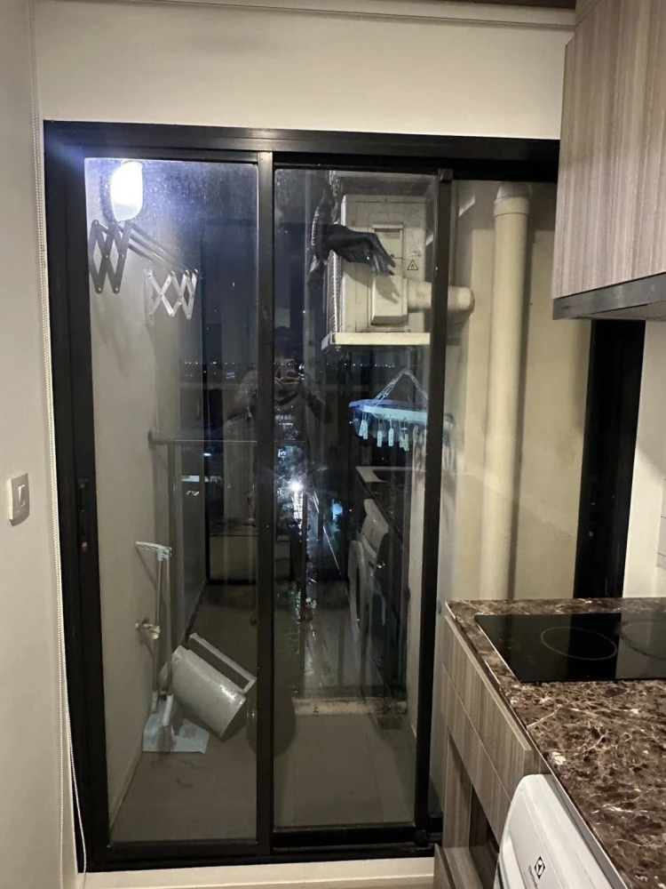 For rent: Kensington Phaholyothin 63, 1 bedroom, 1 bathroom. High-quality built-in wall cabinets and fully furnished. Just bring your bags and move in