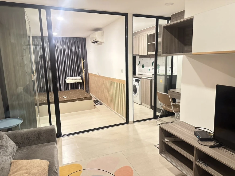 For rent: Kensington Phaholyothin 63, 1 bedroom, 1 bathroom. High-quality built-in wall cabinets and fully furnished. Just bring your bags and move in