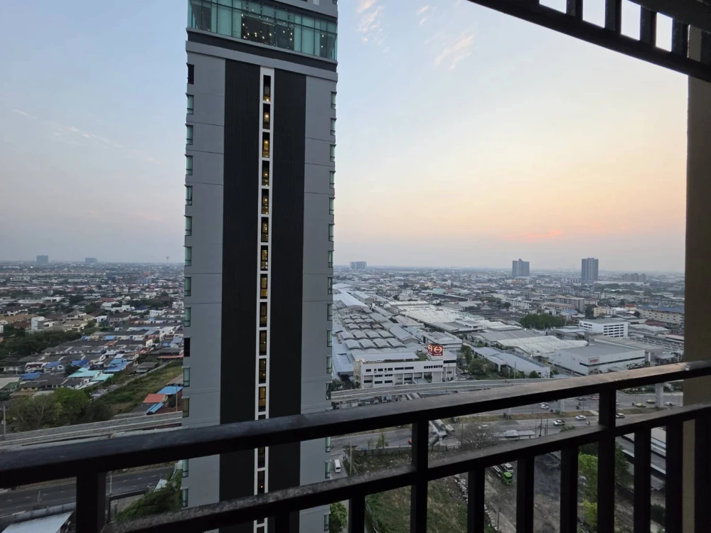 For rent: Kensington Sukhumvit-Theparak, high floor unit. Fully furnished and equipped with appliances. Affordable price. Book now!