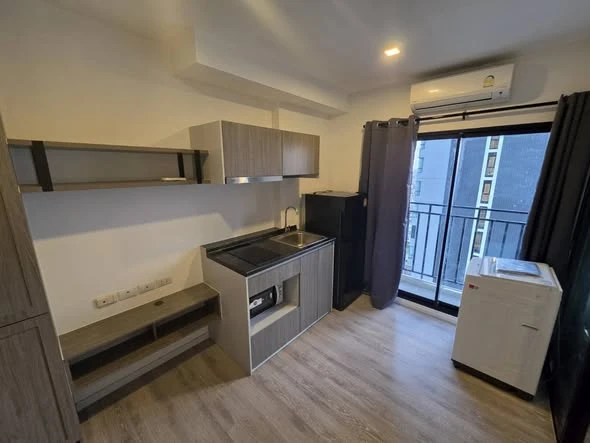 For rent: Kensington Sukhumvit-Theparak, high floor unit. Fully furnished and equipped with appliances. Affordable price. Book now!