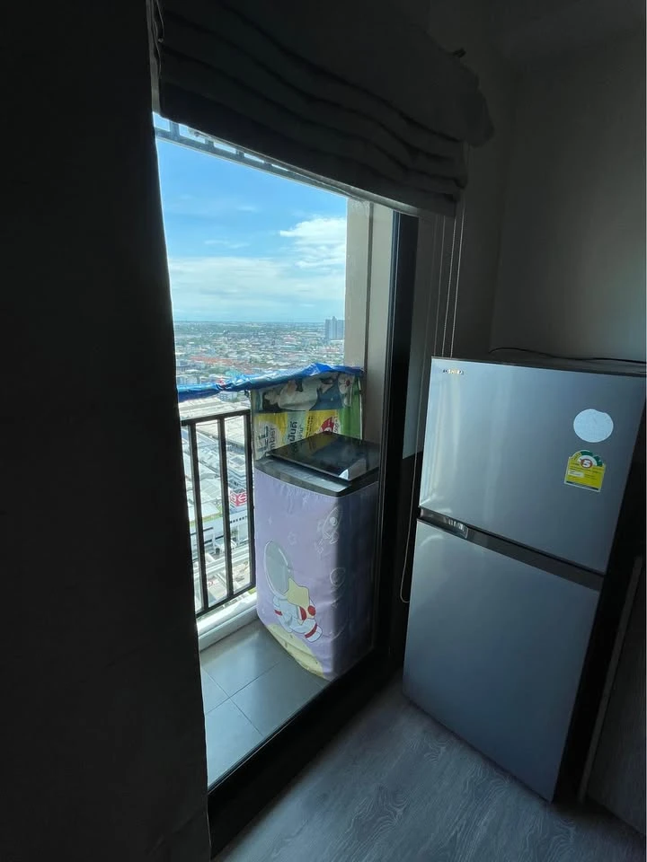 For rent: Kensington Sukhumvit-Theparak. Very high floor unit with Chao Phraya River view. Fully furnished and ready to move in. Don't miss out!