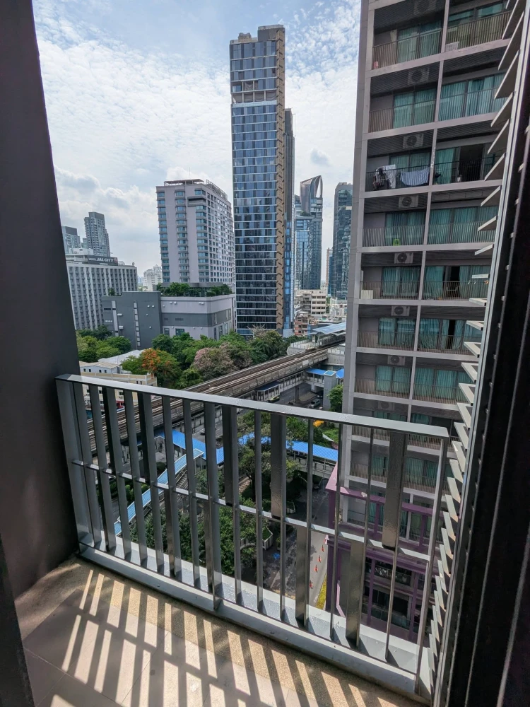 For rent: Keyne By Sansiri, 33 sq.m., 9th floor. A luxurious and comfortable condo near the BTS station. The best lifestyle in the heart of Bangkok.