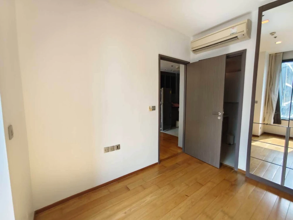 For rent: Unit at Keyne by Sansiri, located on a high floor with a beautiful, open, and airy city view. The unit comes unfurnished and in excellent co