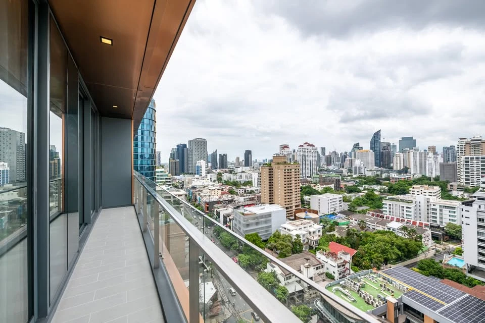For rent: Khun by Yoo, 18th floor. Beautiful and comfortable unit with stunning decor. Book now, don't miss out!