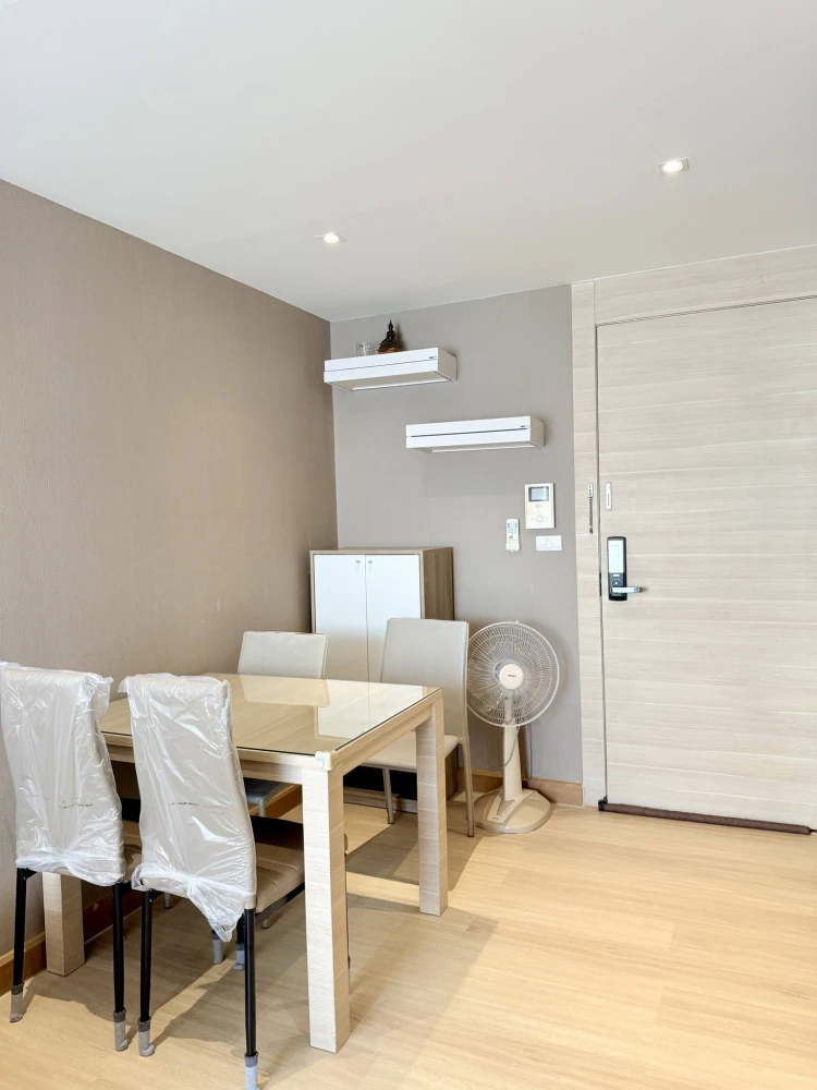 Klass Condo Silom for rent. Spacious and comfortable unit. Book now, don't miss out!
