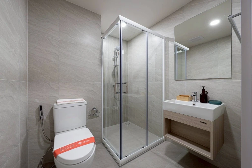For rent: KLOS Ratchada 7, fully furnished, decorated in a minimal style, just bring your belongings and move in.