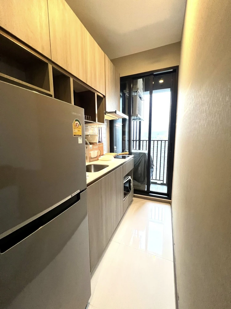 For rent: Knightbridge Prime Onnut, furnished room, ready to move in, well-built-in, great price, book now.