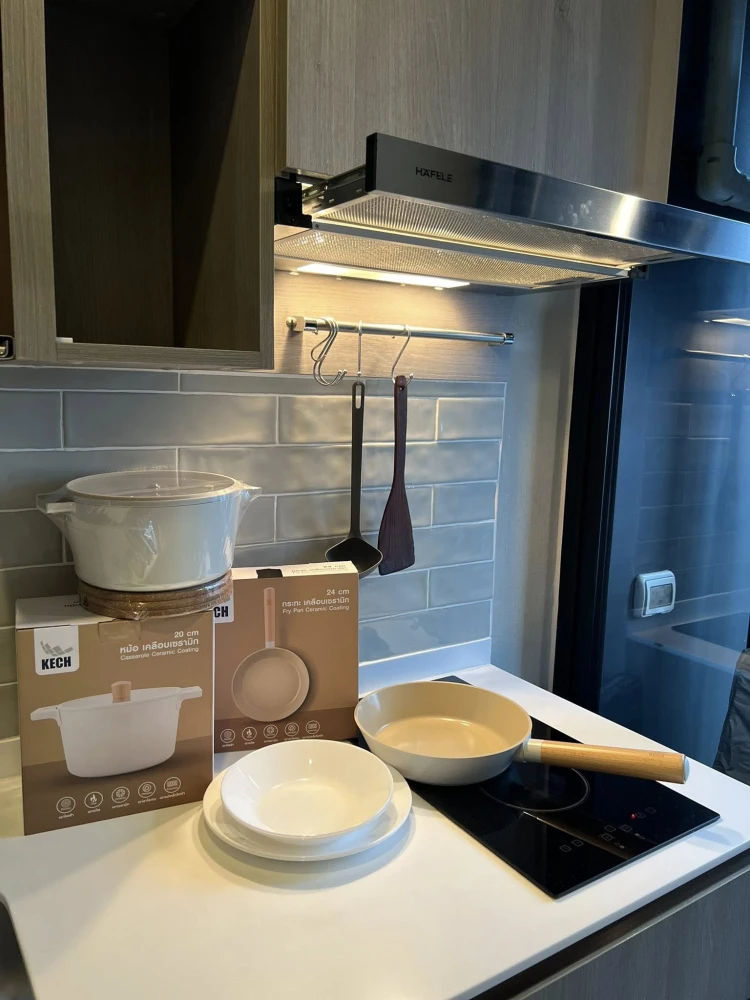 For rent: Knightbridge Prime Onnut, furnished room, ready to move in, well-built-in, great price, book now.