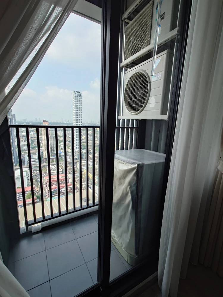 For rent: KnightBridge Prime On Nut. Beautifully decorated unit with high-quality built-in furniture. You'll regret missing this opportunity!