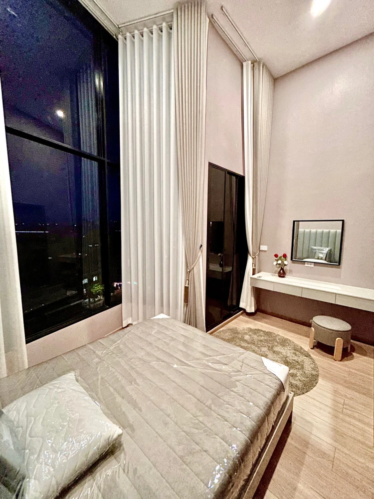 For rent: KnightsBridge Space Rama 4, 10th floor, corner unit, fully furnished, very livable. Book now!