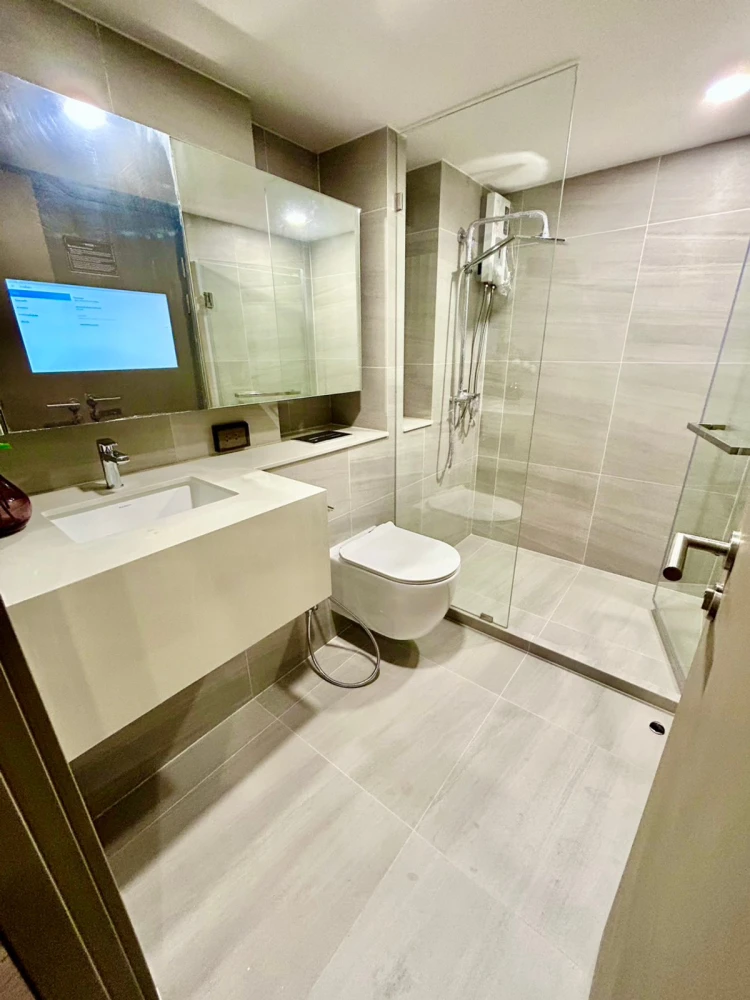 For rent: KnightsBridge Space Rama 4, 10th floor, corner unit, fully furnished, very livable. Book now!