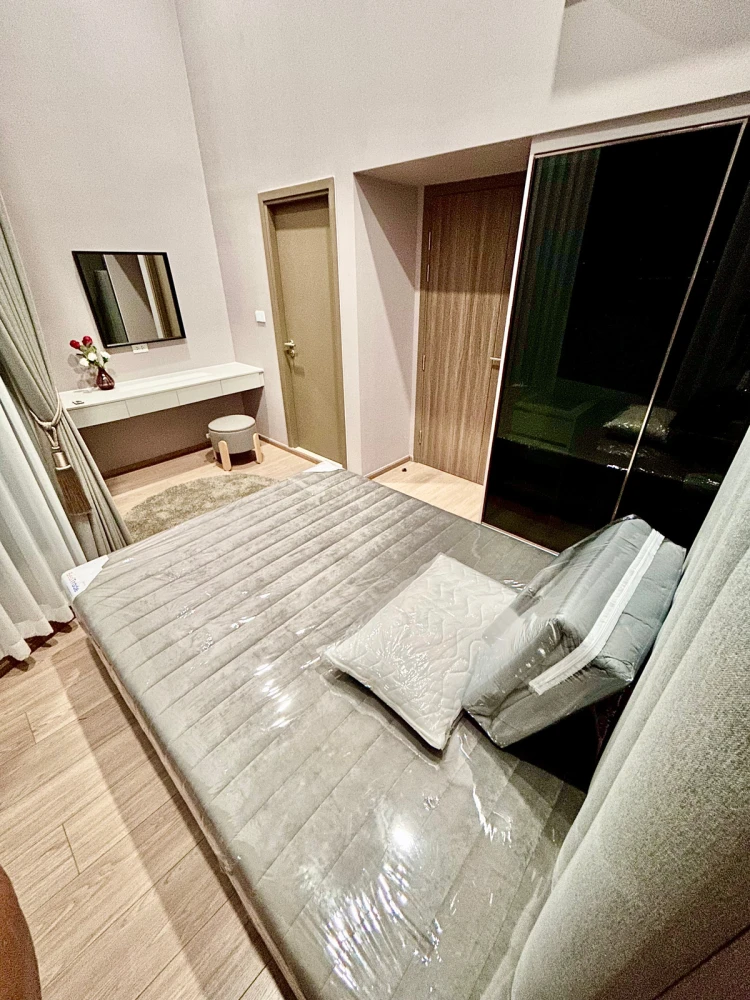 For rent: KnightsBridge Space Rama 4, 10th floor, corner unit, fully furnished, very livable. Book now!