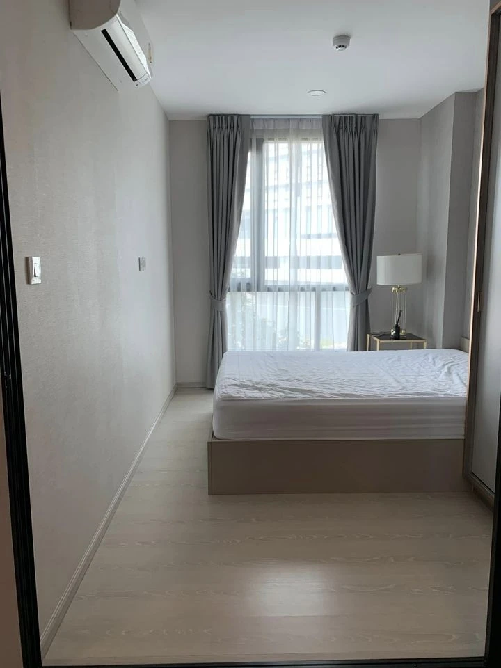 For rent Knightbridge Phahonyothin-Interchange. The sofa is very comfortable. The room is divided into proportions. Don't miss it.