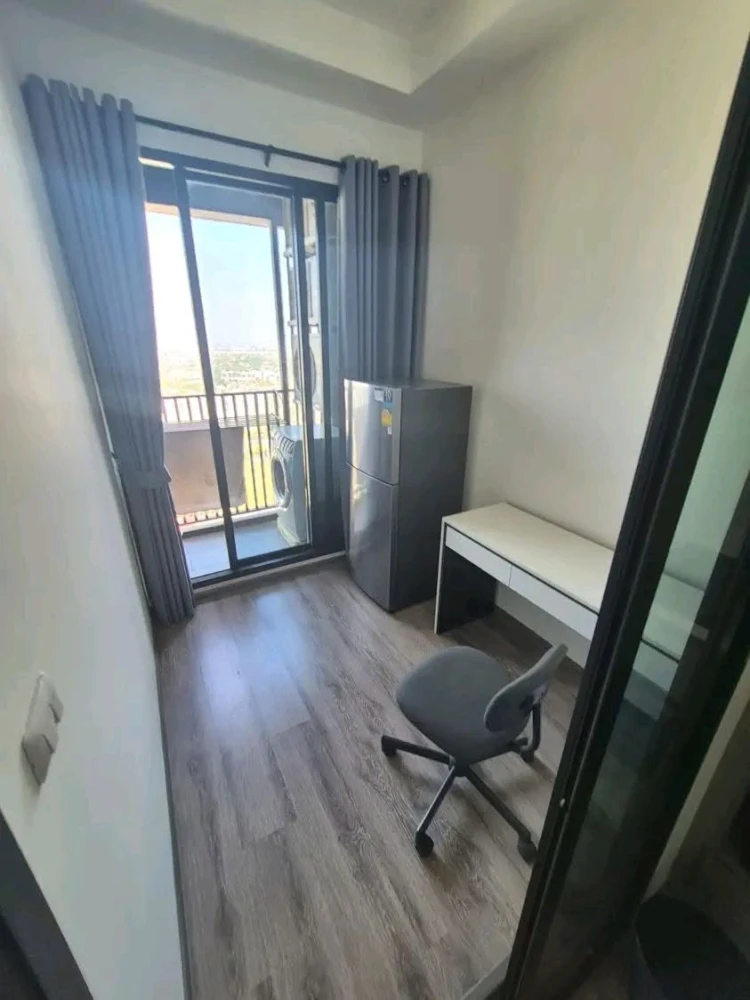 For rent: Knightsbridge Prime On-Nut, top floor unit, fully furnished and beautifully decorated.