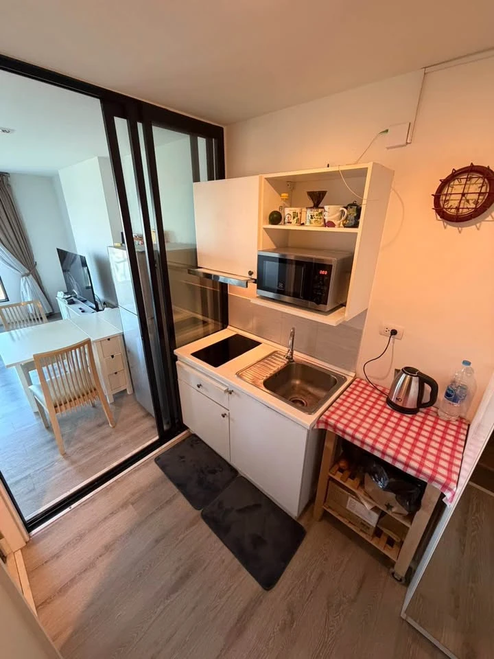 For rent: Knightsbridge Bearing Sukhumvit 107. Spacious room with ample usable space. Don't miss out!