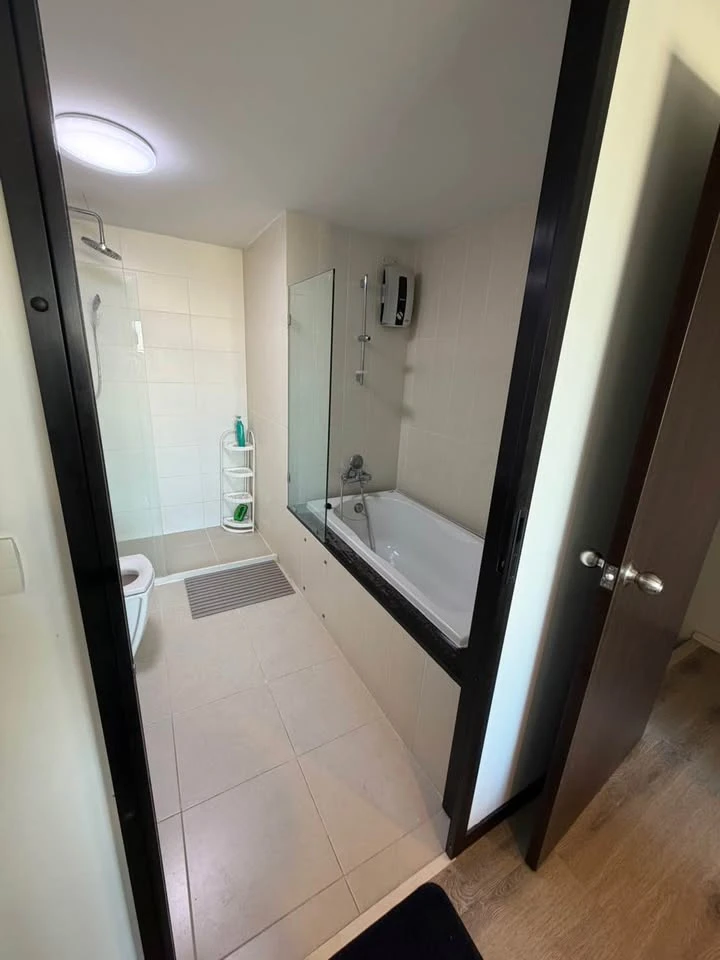 For rent: Knightsbridge Bearing Sukhumvit 107. Spacious room with ample usable space. Don't miss out!
