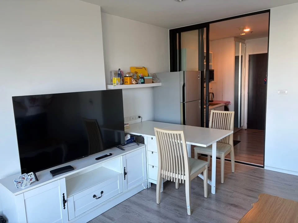For rent: Knightsbridge Bearing Sukhumvit 107. Spacious room with ample usable space. Don't miss out!