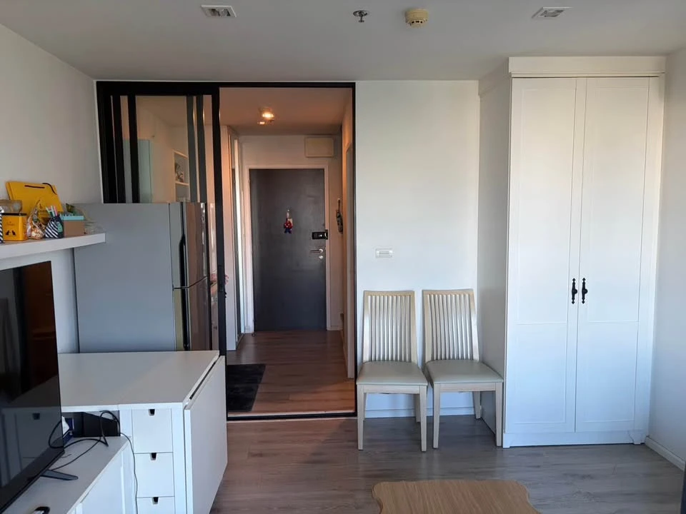 For rent: Knightsbridge Bearing Sukhumvit 107. Spacious room with ample usable space. Don't miss out!