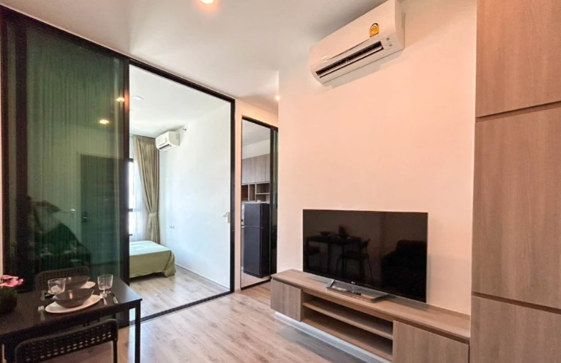 For rent: Knightsbridge Collage Ramkhamhaeng, 17th floor, fully furnished, very livable. Book now!