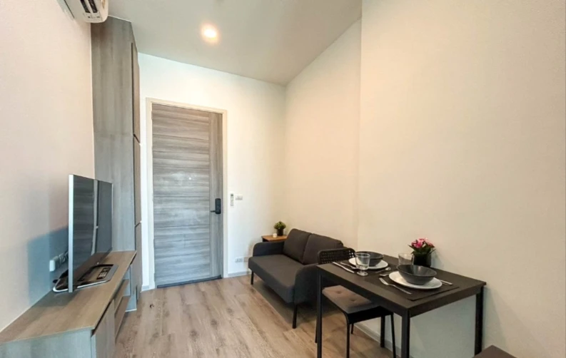 For rent: Knightsbridge Collage Ramkhamhaeng, 17th floor, fully furnished, very livable. Book now!
