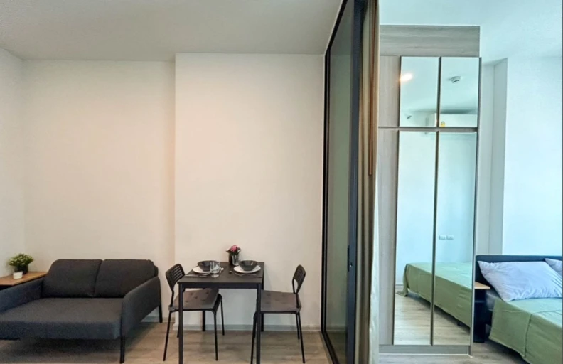 For rent: Knightsbridge Collage Ramkhamhaeng, 17th floor, fully furnished, very livable. Book now!