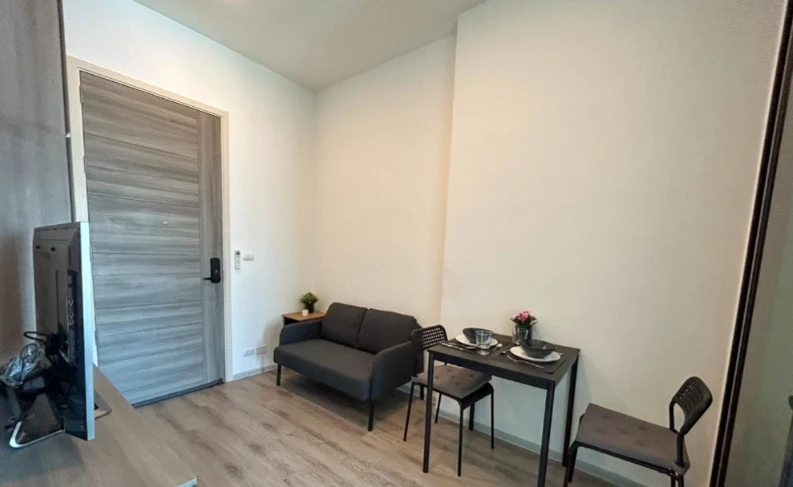 For rent: Knightsbridge Collage Ramkhamhaeng, 17th floor, fully furnished, very livable. Book now!